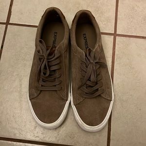 User EXPRESS Shoe size 9 Leather upper with fabric lining